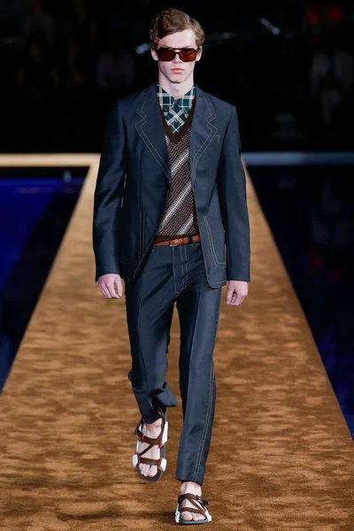 Look 25